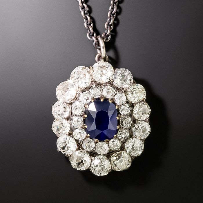 Double halo pendant store