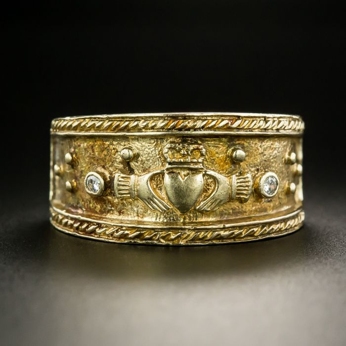 Classic claddagh ring on sale
