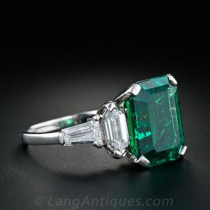 Classic emerald ring top