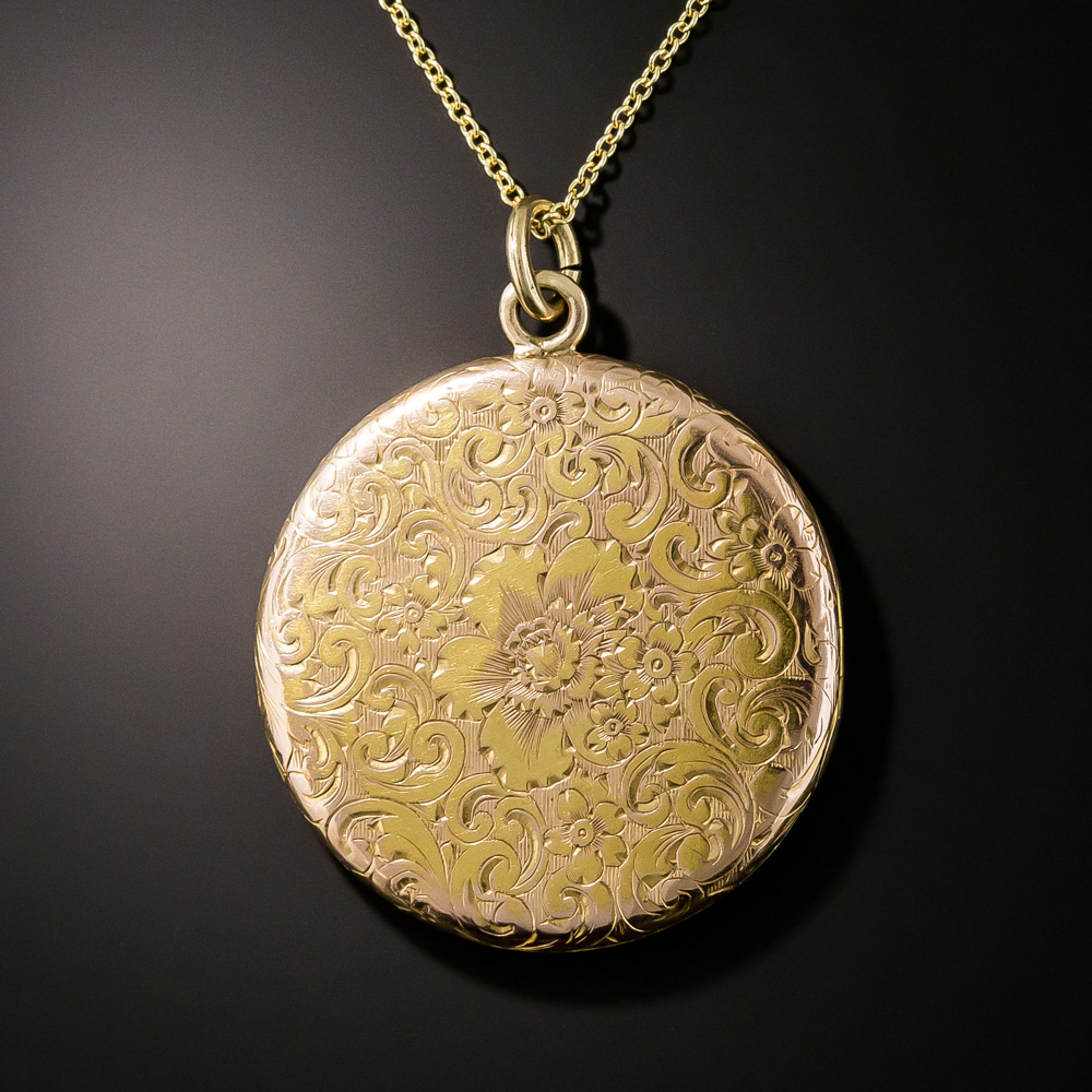 Early 20th Century Engraved Round Locket