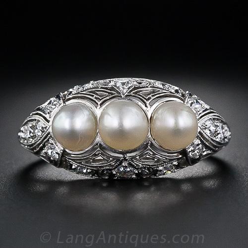 Edwardian ThreePearl Ring