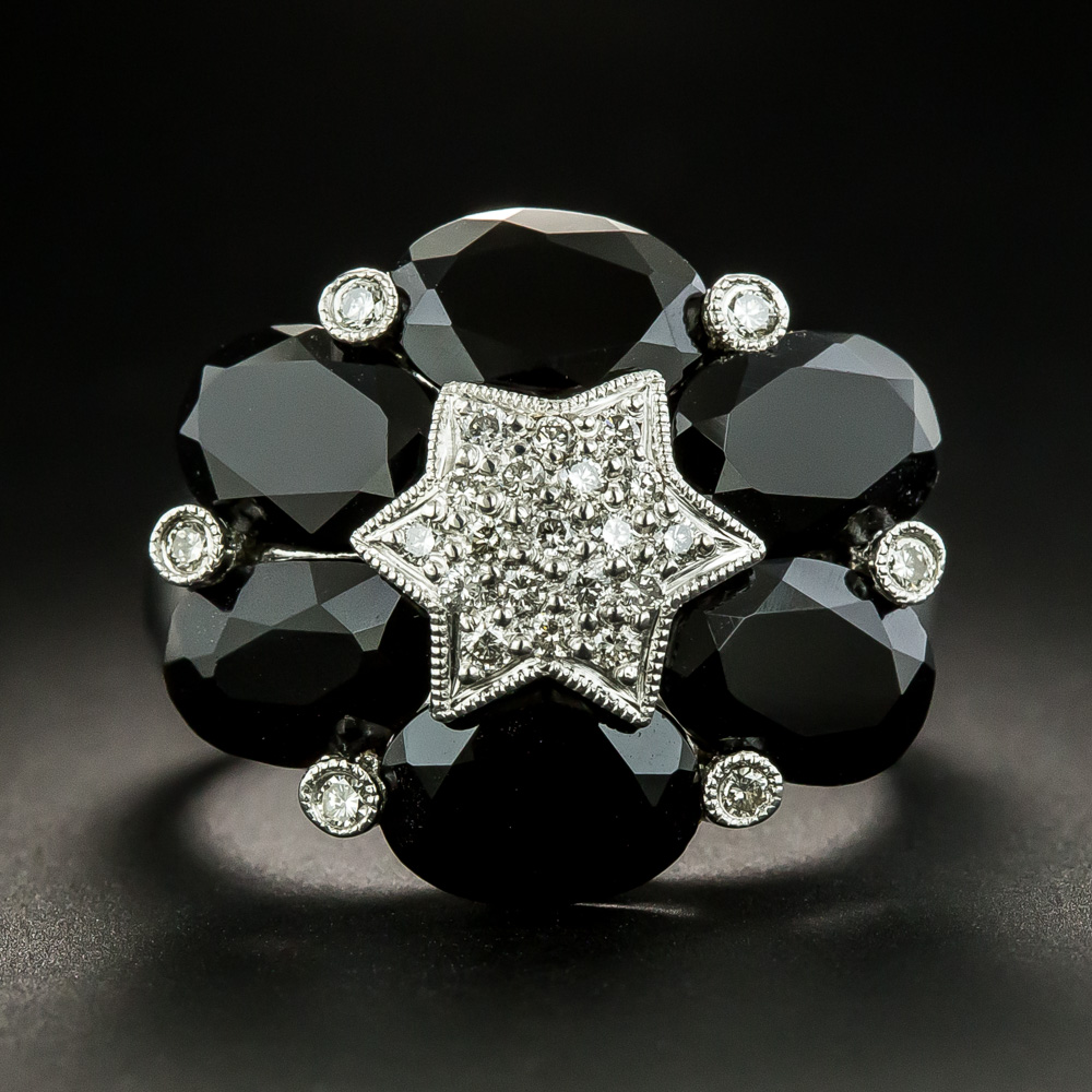 18 KT Yellow Gold Gleaming Circle Diamond and Onyx Ring