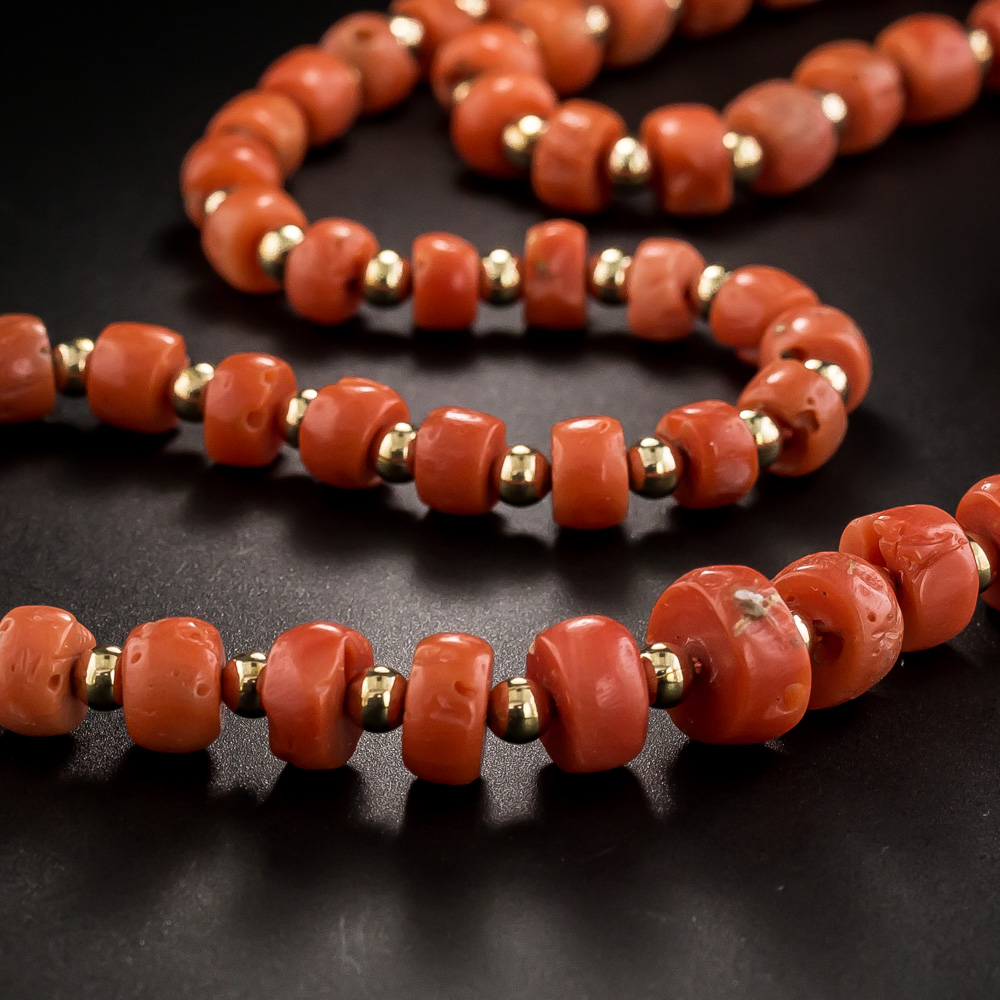 Necklace with 4 rows of red coral, ø 4 mm, attached to a… | Drouot.com